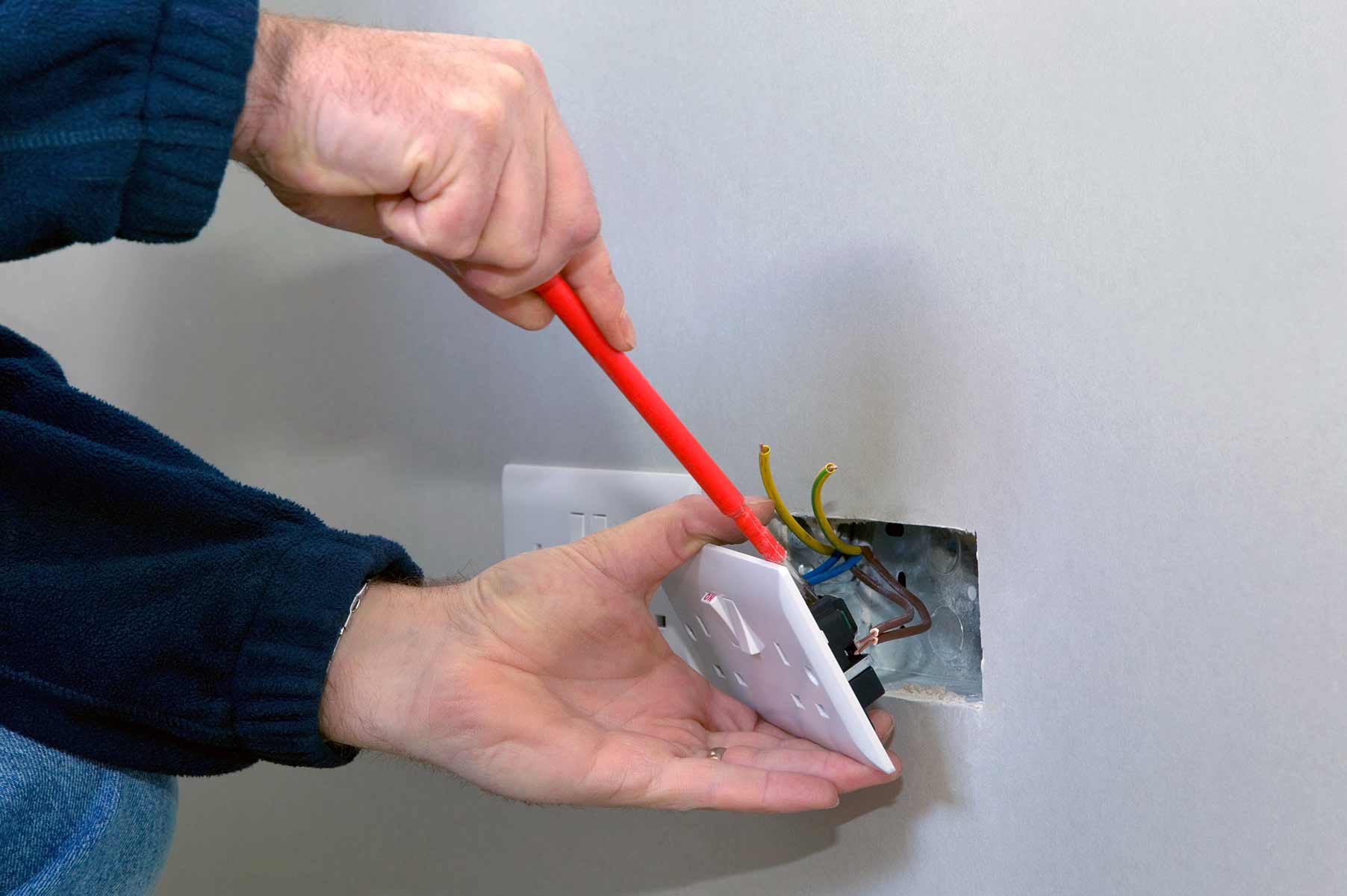 Our electricians can install plug sockets for domestic and commercial proeprties in Haverhill and the local area. 